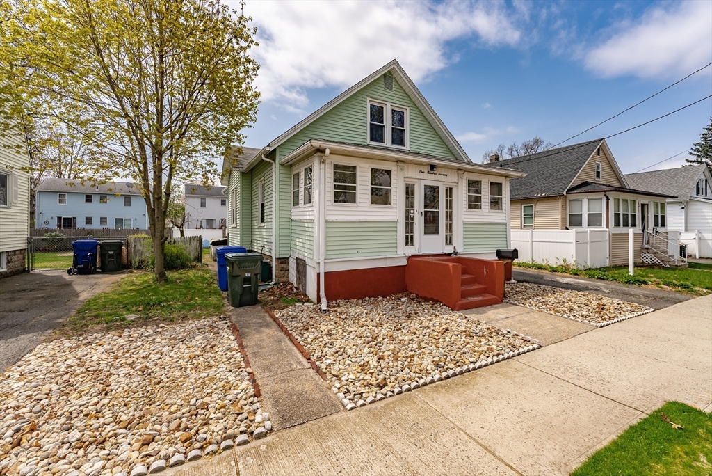 170 Eddy Street Springfield, MA 01104 - Photo 3 of 25 a front view of a house with garden