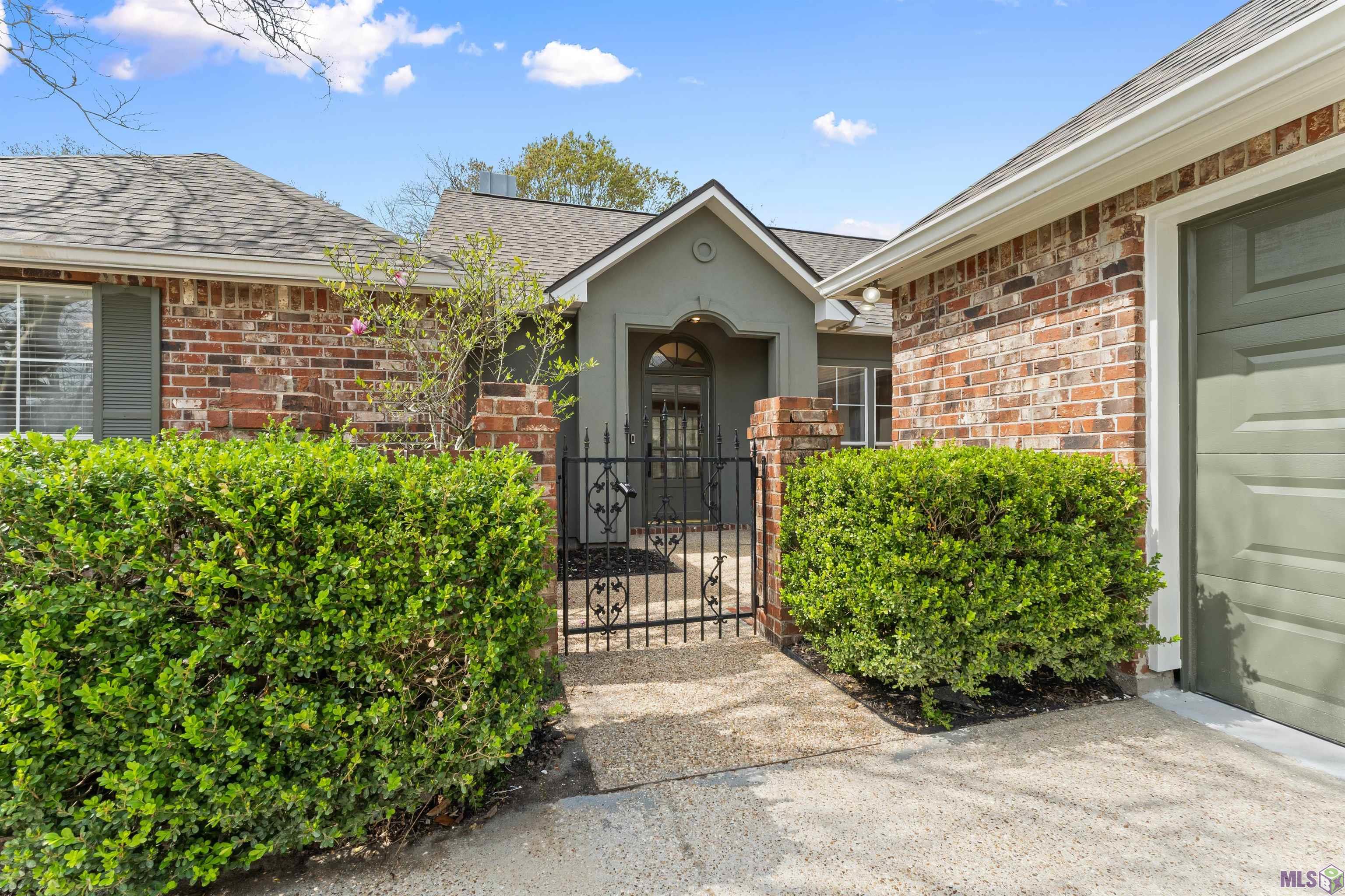 3988 Meadow Ridge Drive Baton Rouge, LA 70817 - Photo 2 of 31