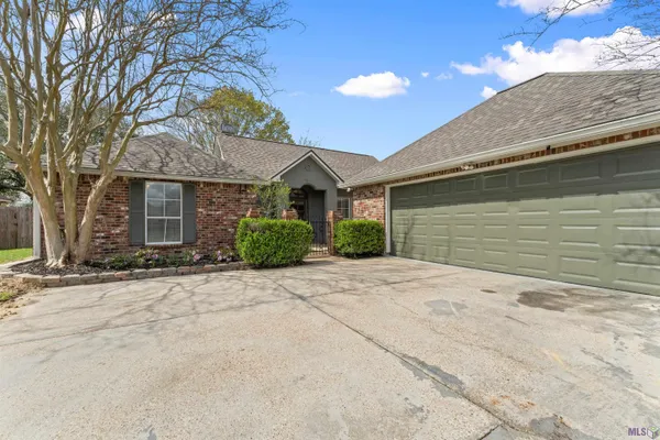 $295,000 | 3988 Meadow Ridge Drive, Baton Rouge, LA 70817