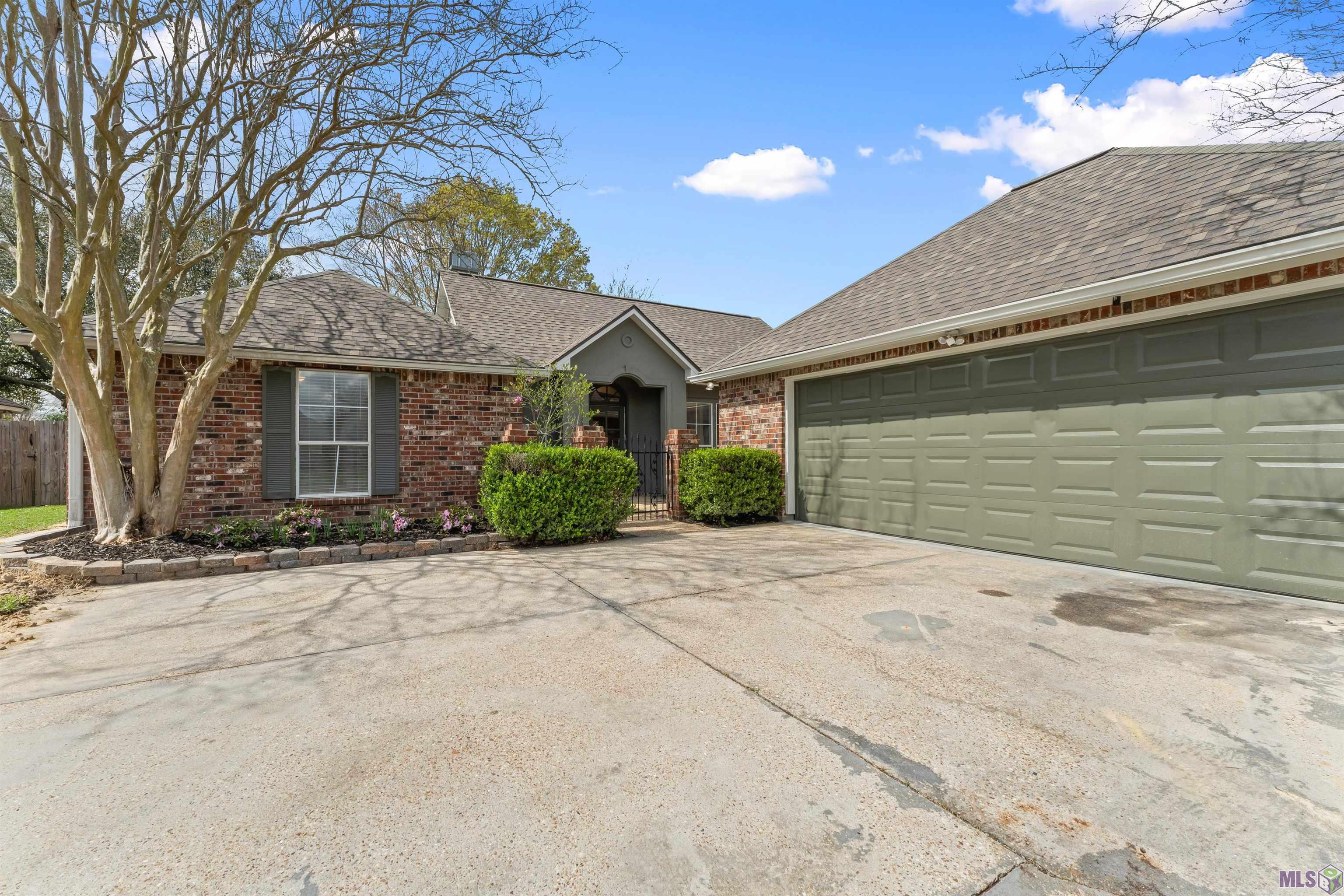 3988 Meadow Ridge Drive Baton Rouge, LA 70817 - Photo 3 of 31
