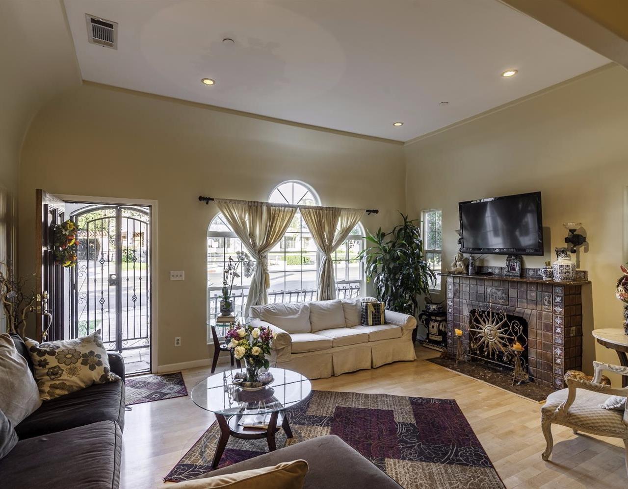 1014 Monterey Road Glendale, CA 91206 - Photo 6 of 22 Gallery Image 6