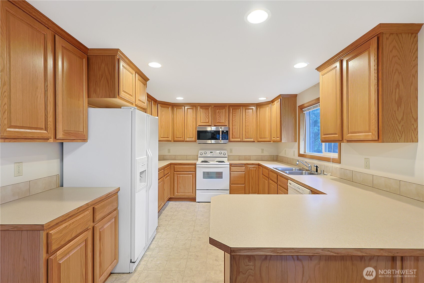 112 Whitewater Way Morton, WA 98356 - Photo 6 of 33 a kitchen with stainless steel appliances granite countertop a sink a stove and a refrigerator