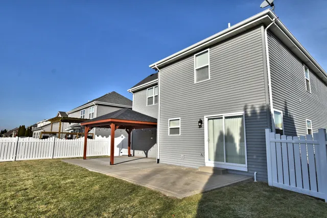 a view of a house with backyard and porch