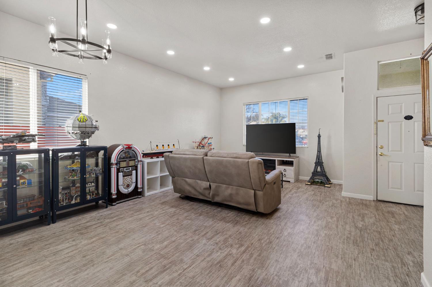 5967 Leonardo Way Elk Grove, CA 95757 - Photo 14 of 22