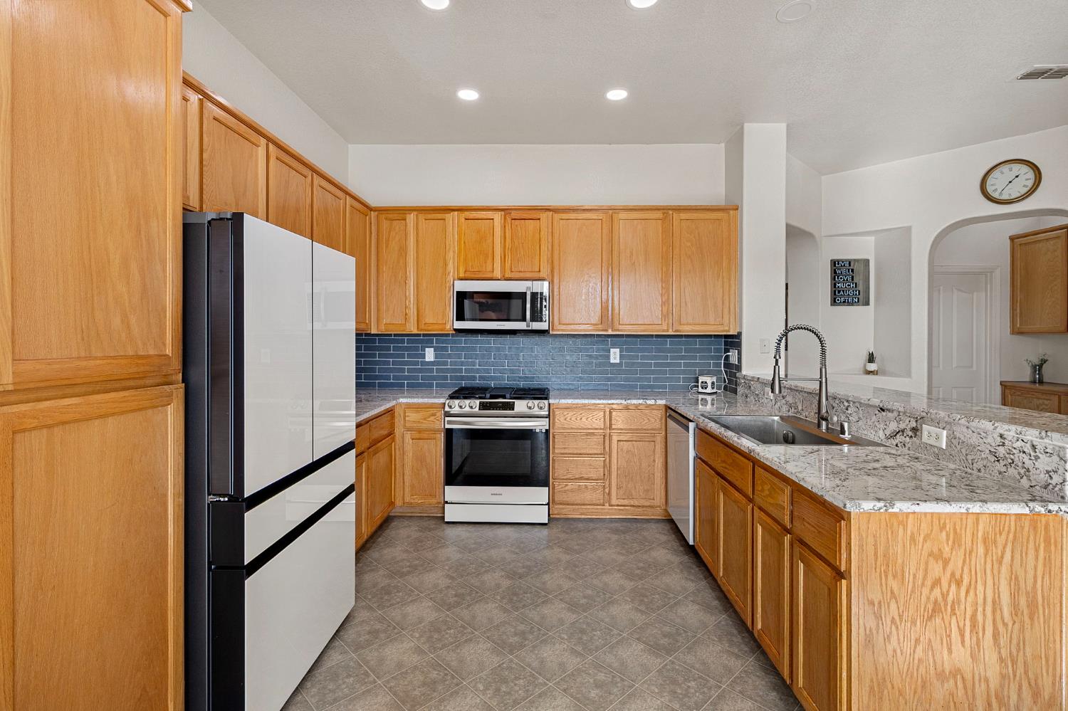 5967 Leonardo Way Elk Grove, CA 95757 - Photo 3 of 22