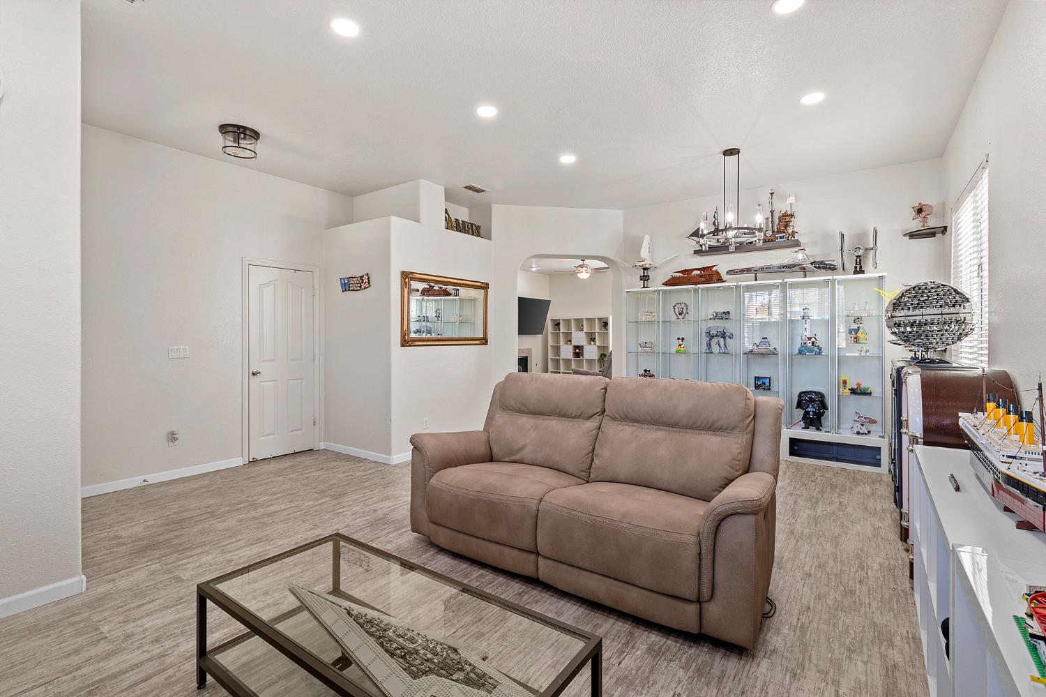 5967 Leonardo Way Elk Grove, CA 95757 - Photo 7 of 22