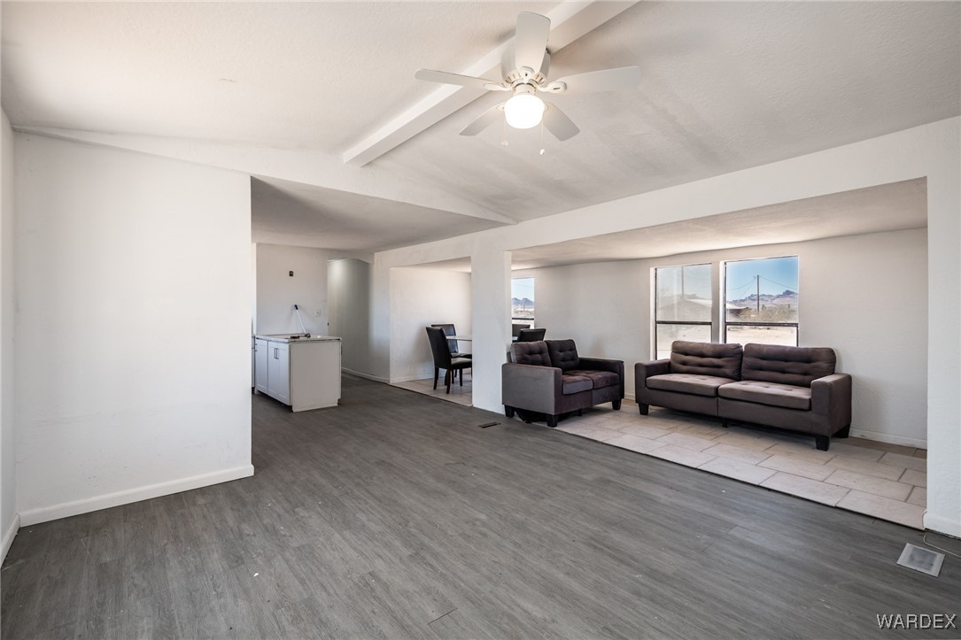 4619 Mormon Flat Road, Unit 60 Golden Valley, AZ 86413 - Photo 22 of 32 Living Room