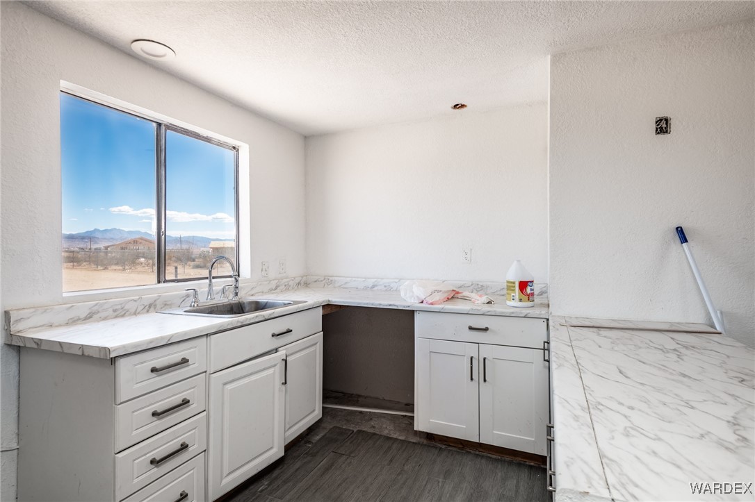 4619 Mormon Flat Road, Unit 60 Golden Valley, AZ 86413 - Photo 25 of 32 Kitchen