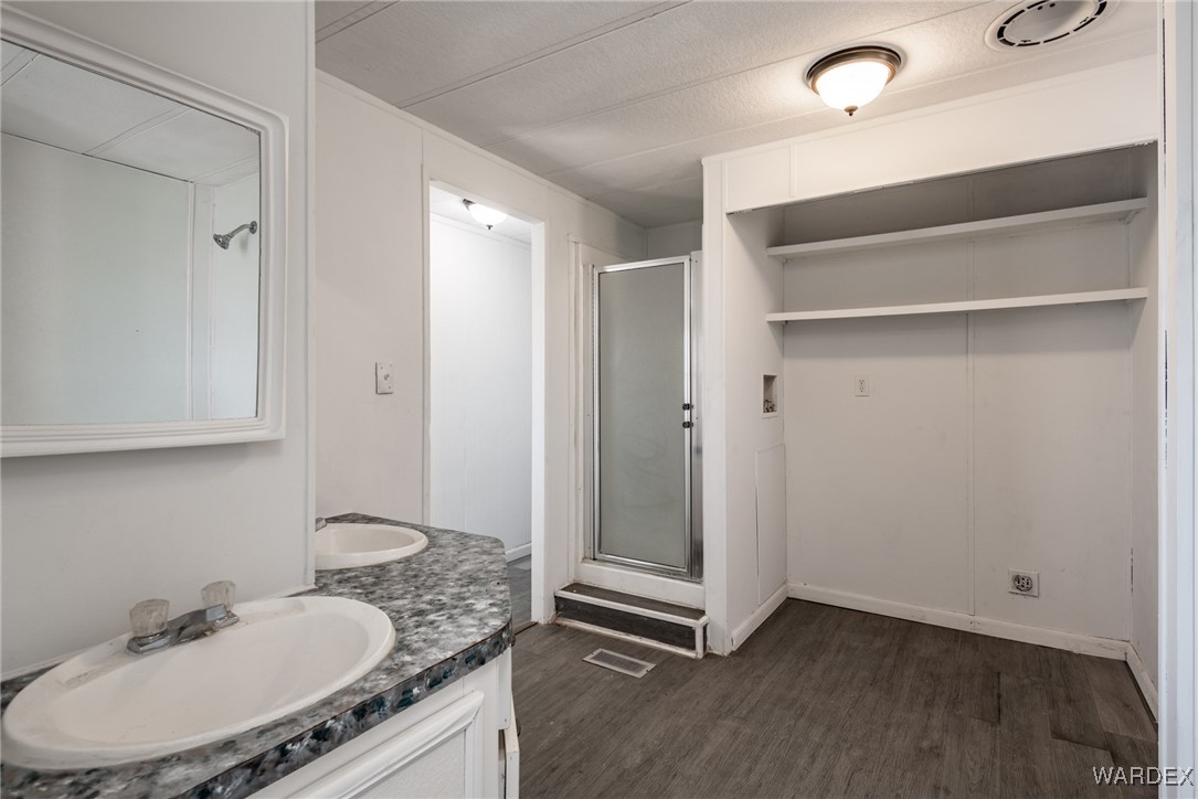 4619 Mormon Flat Road, Unit 60 Golden Valley, AZ 86413 - Photo 28 of 32 Bathroom