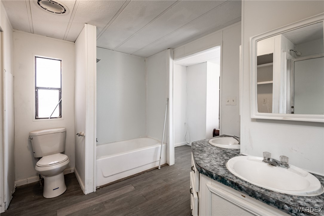 4619 Mormon Flat Road, Unit 60 Golden Valley, AZ 86413 - Photo 29 of 32 Bathroom