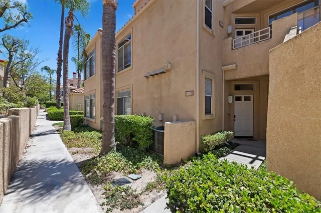 a view of a back yard of the house