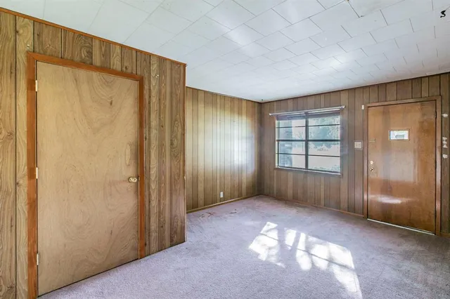 a view of a big room with garage and curtain