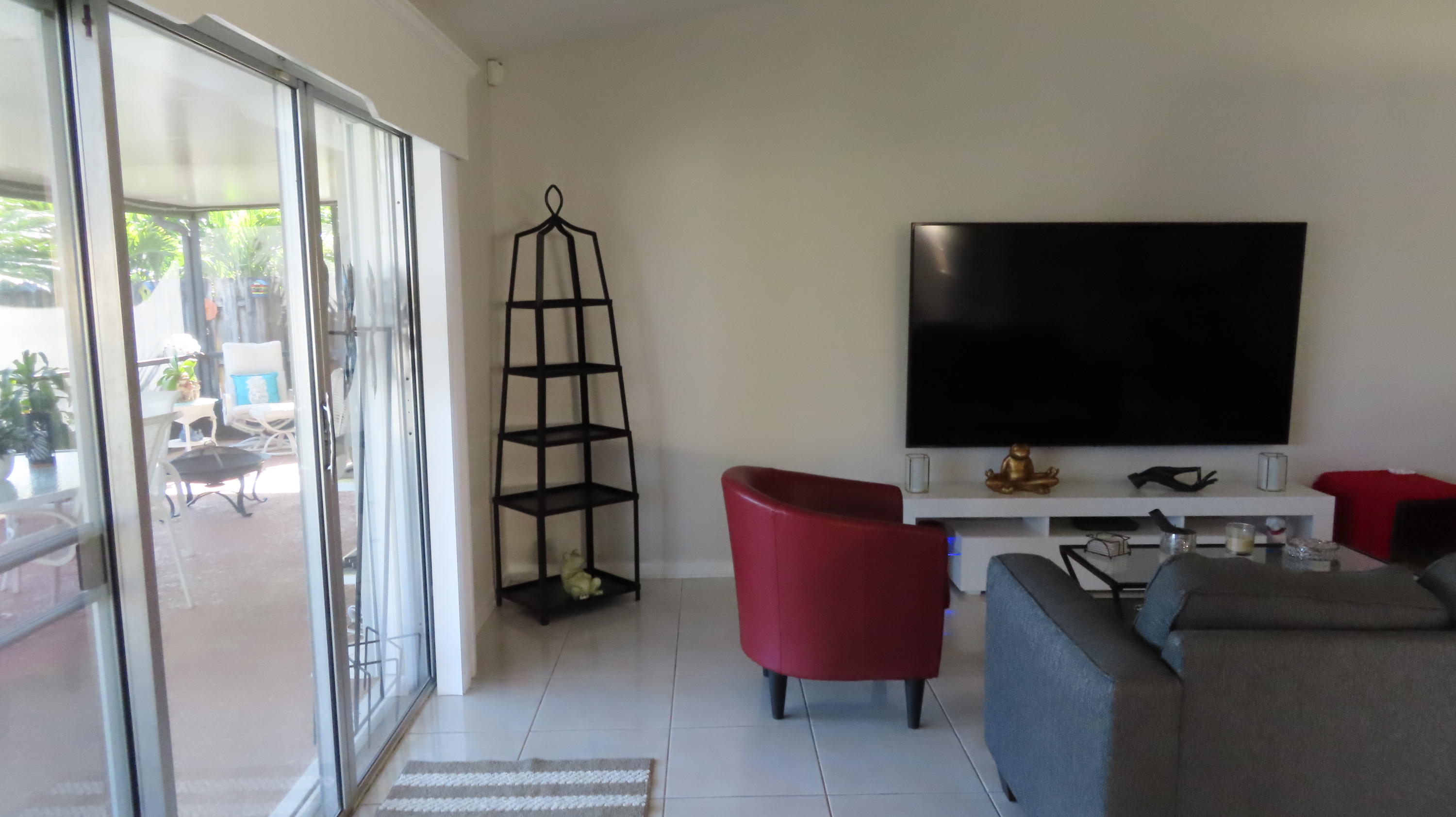 9874 Robins Nest Road Boca Raton, FL 33496 - Photo 30 of 89 Living room