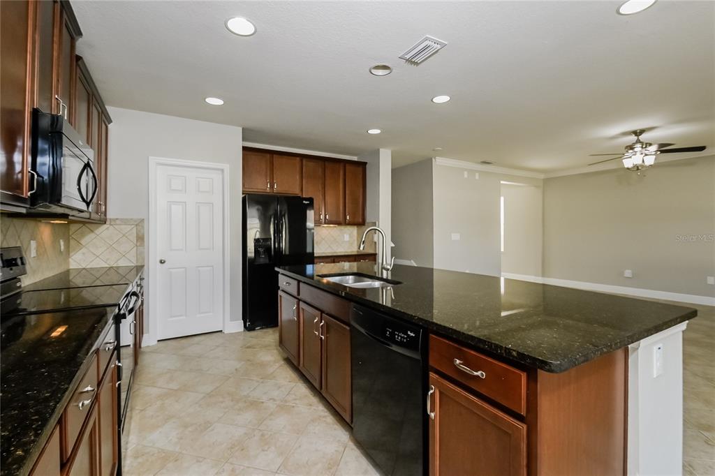 10255 Newminster Loop Ruskin, FL 33573 - Photo 5 of 17