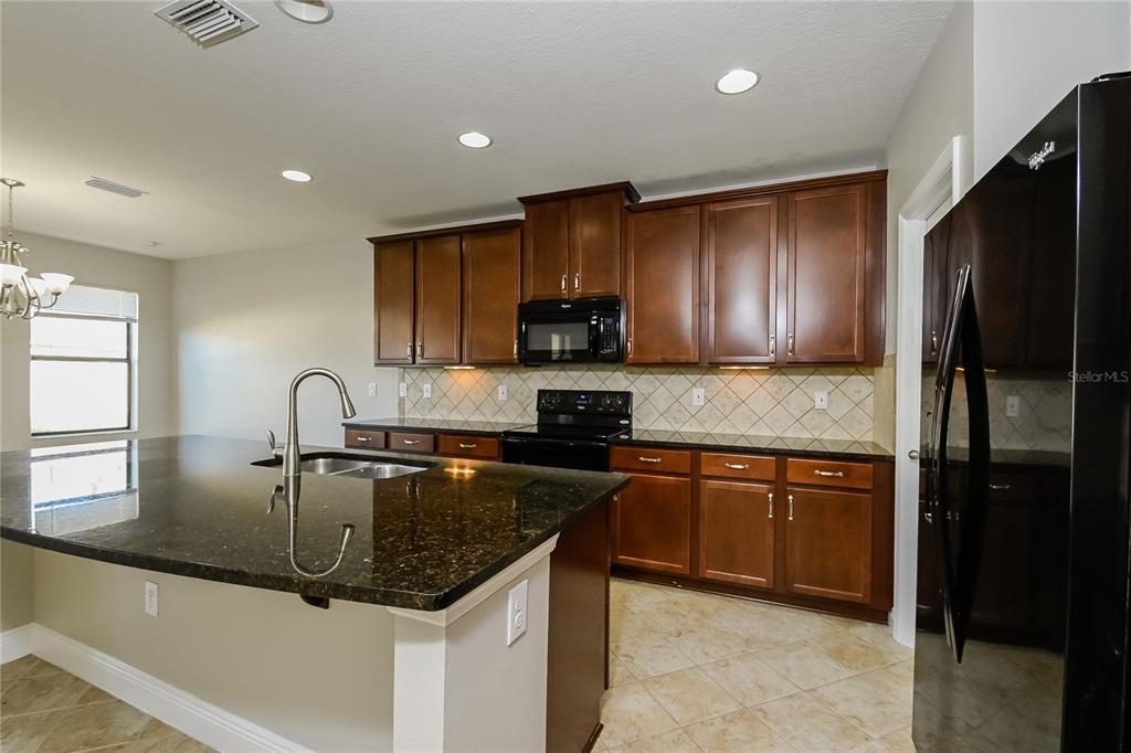 10255 Newminster Loop Ruskin, FL 33573 - Photo 6 of 17