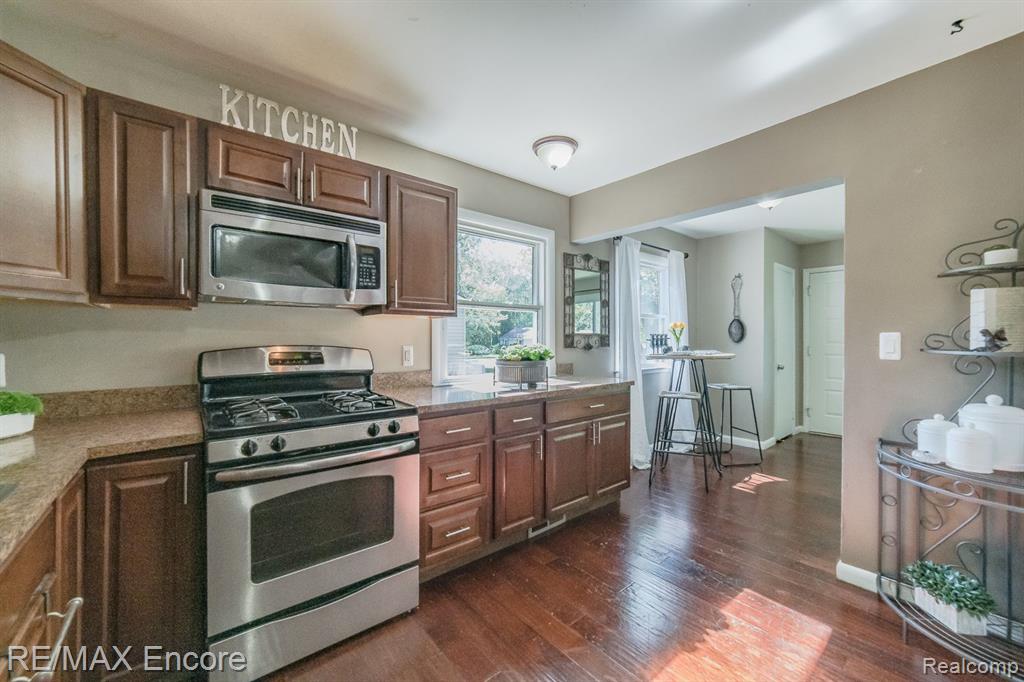 435 Rivard Boulevard Waterford, MI 48327 - Photo 16 of 37