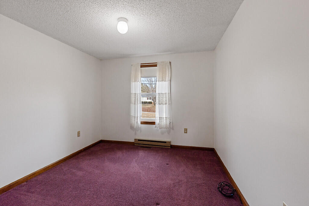 372 Belgrade Road Oakland, ME 04963 - Photo 24 of 43 24 3rd bedroom
