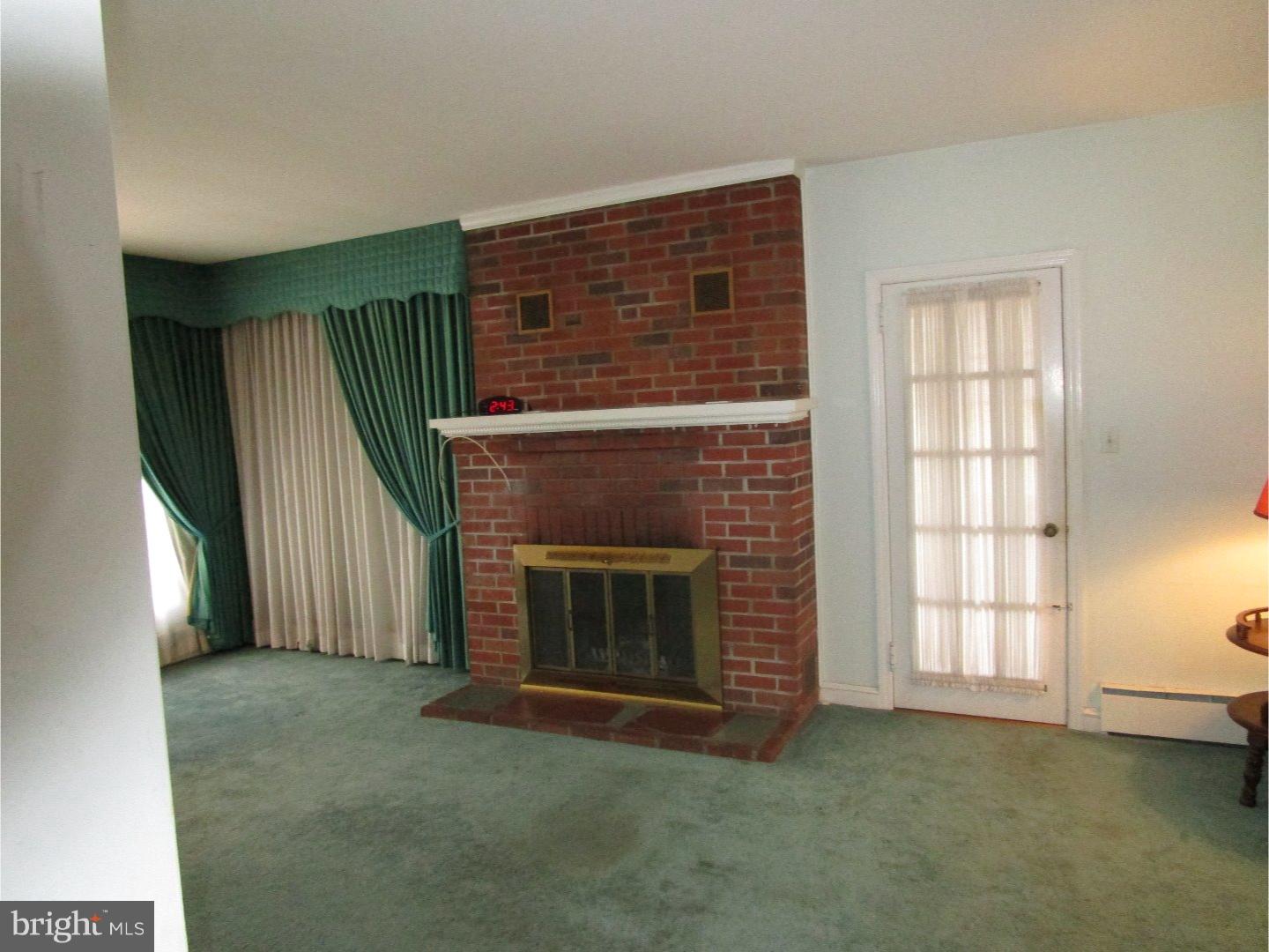 2217 Church Road Riverton, NJ 08077 - Photo 5 of 15 Living Room