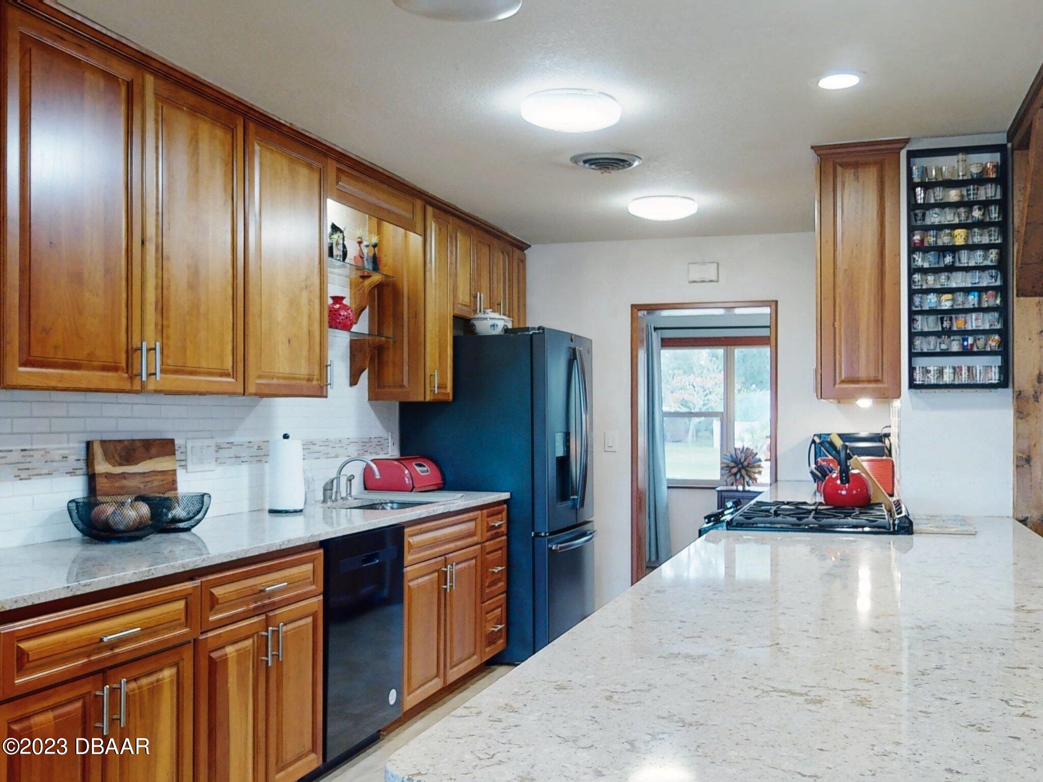 2109 South Riverside Drive Edgewater, FL 32141 - Photo 33 of 138 038_2109-s-riverside-dr-12082023_122438