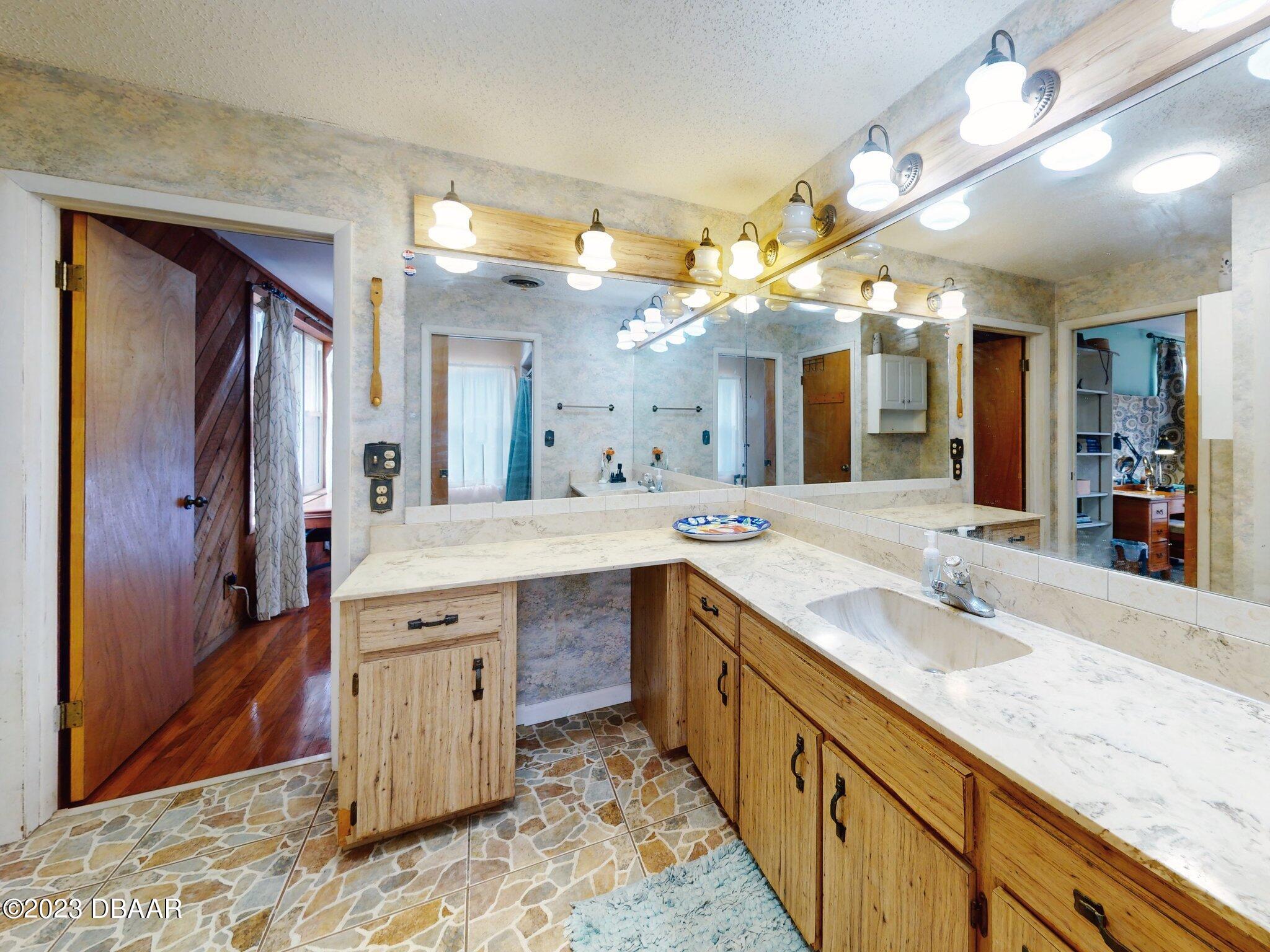 2109 South Riverside Drive Edgewater, FL 32141 - Photo 65 of 138 070_2109-s-riverside-dr-12082023_124000