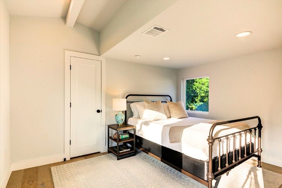 916 East 50th Street, Unit 1 Austin, TX 78751 - Photo 23 of 36 The 3rd floor suite could have a myriad of uses - 4th bedroom, guest room, office or another living/media area.