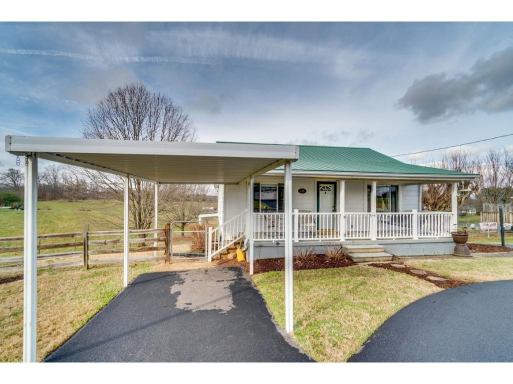 219 Old Stage Road Gray, TN 37615 - Photo 2 of 27 Photo 2