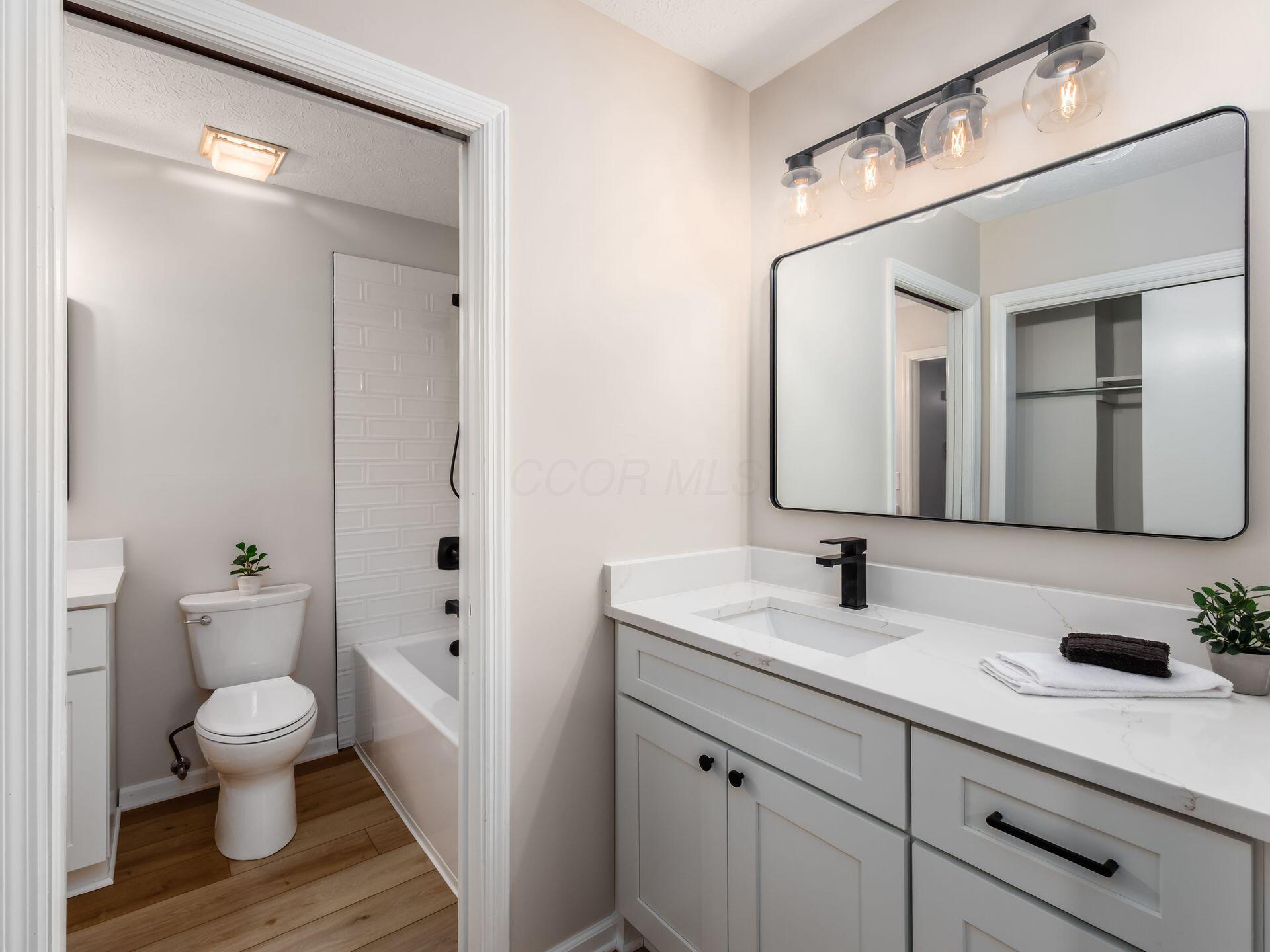 449 Senate Avenue Delaware, OH 43015 - Photo 21 of 31 Primary Suite into Bath