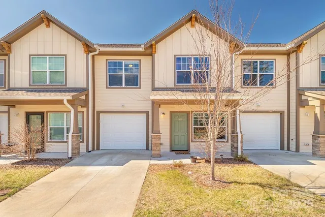 $329,000 | 1106 Lynwood Forest Road, Arden, NC 28704