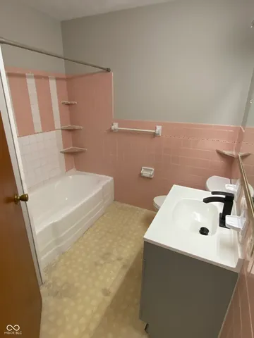 $895 | 5358 Winthrop Avenue, Indianapolis, IN 46220