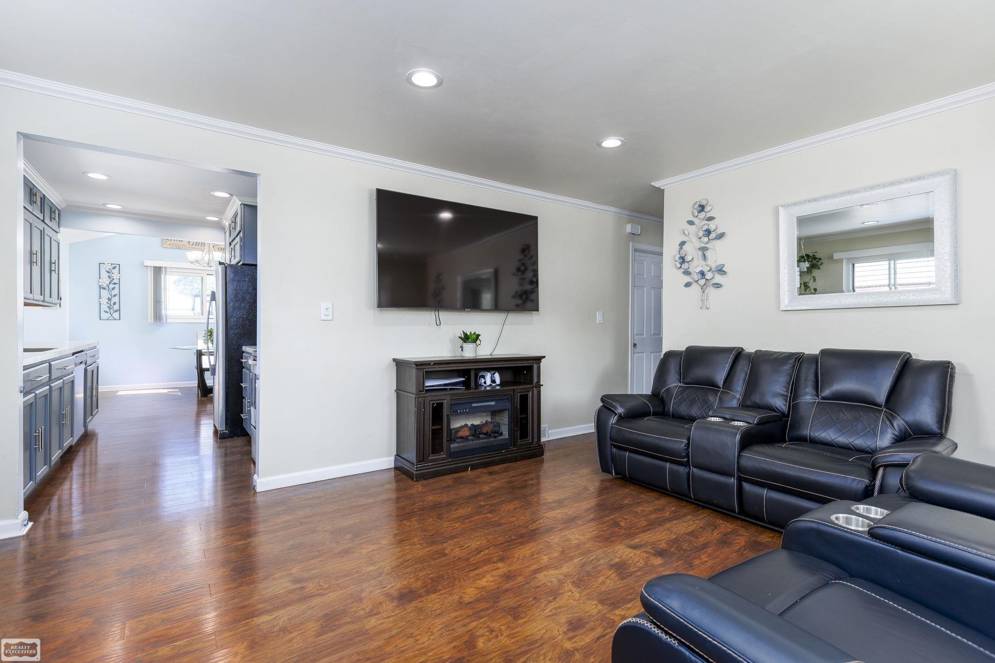 18029 Rainbow Road Fraser, MI 48026 - Photo 4 of 28