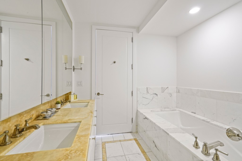 400 Stuart Street, Unit 29C Boston, MA 02116 - Photo 11 of 16 a bathroom with a bathtub and a sink