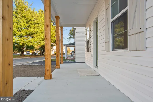 a view of a entrance of the house