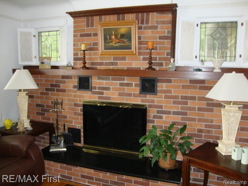 16131 Stephens Road Eastpointe, MI 48021 - Photo 14 of 28 DSC04900.jpg