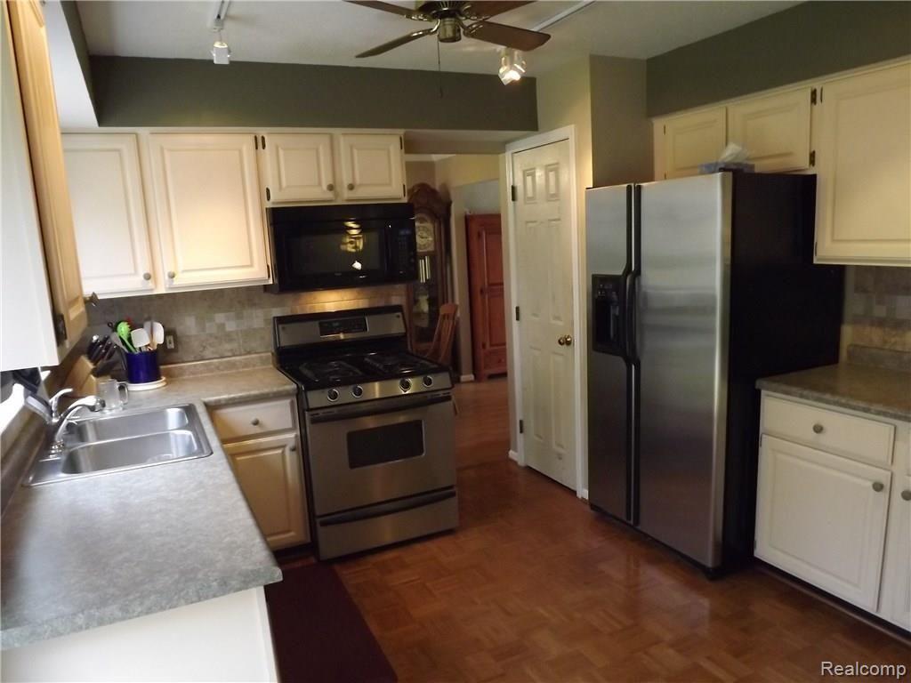 631 Whitney Drive Rochester Hills, MI 48307 - Photo 5 of 14