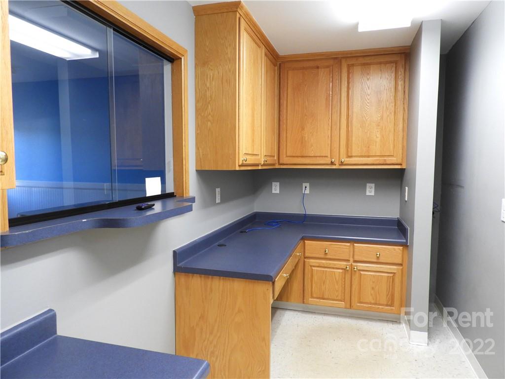 327 West College Avenue Boiling Springs, NC 28152 - Photo 10 of 24 a view of door