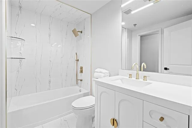 $450,000 | 600 Admiral Boulevard, Unit 403, Kansas City, MO 64106