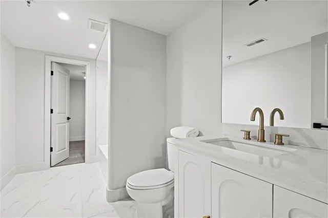 $450,000 | 600 Admiral Boulevard, Unit 403, Kansas City, MO 64106