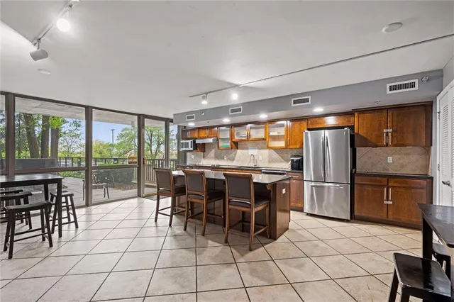 $450,000 | 600 Admiral Boulevard, Unit 403, Kansas City, MO 64106
