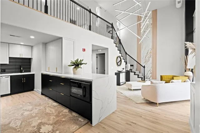 $450,000 | 600 Admiral Boulevard, Unit 403, Kansas City, MO 64106