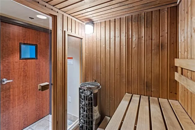 $450,000 | 600 Admiral Boulevard, Unit 403, Kansas City, MO 64106