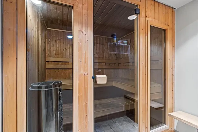 $450,000 | 600 Admiral Boulevard, Unit 403, Kansas City, MO 64106