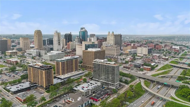 $450,000 | 600 Admiral Boulevard, Unit 403, Kansas City, MO 64106