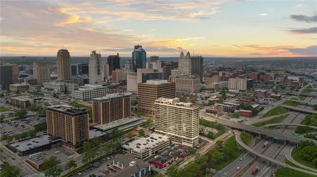 $450,000 | 600 Admiral Boulevard, Unit 403, Kansas City, MO 64106