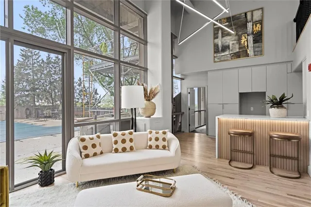 $450,000 | 600 Admiral Boulevard, Unit 403, Kansas City, MO 64106