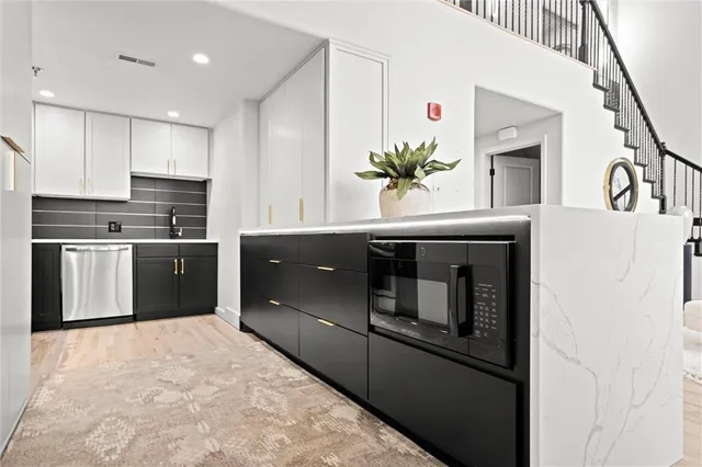 $450,000 | 600 Admiral Boulevard, Unit 403, Kansas City, MO 64106