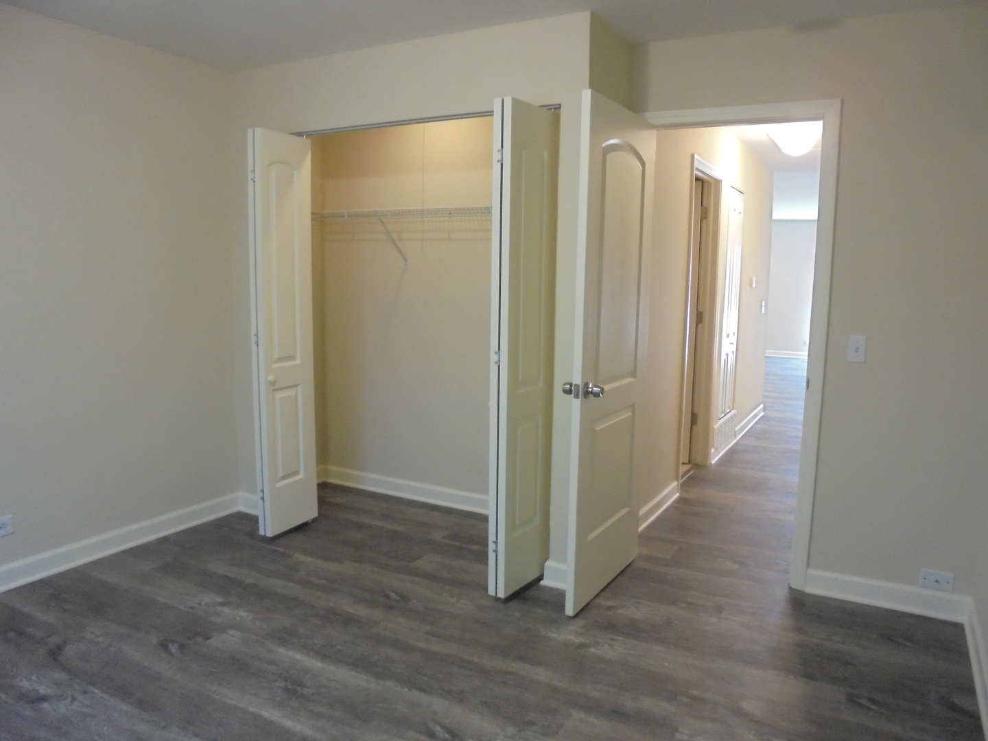 1534 Springview Court, Unit B2 Wheeling, IL 60090 - Photo 22 of 29 a view of a bathroom with wooden floor