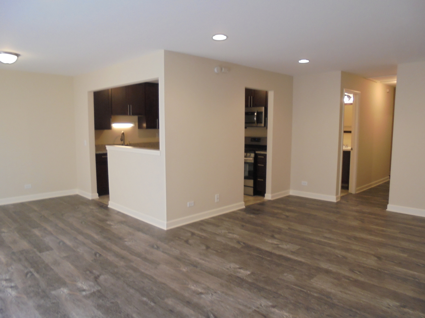 1534 Springview Court, Unit B2 Wheeling, IL 60090 - Photo 5 of 29 a view of empty room with wooden floor and fan