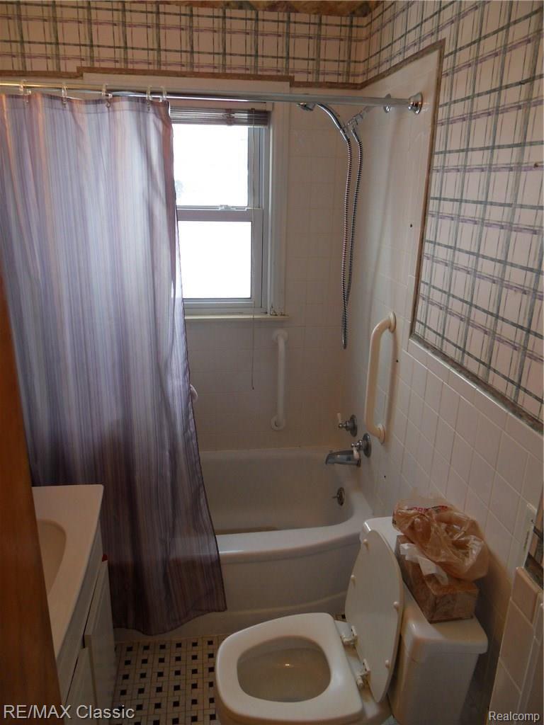 3303 Durham Road Royal Oak, MI 48073 - Photo 5 of 25 SDC17168.JPG