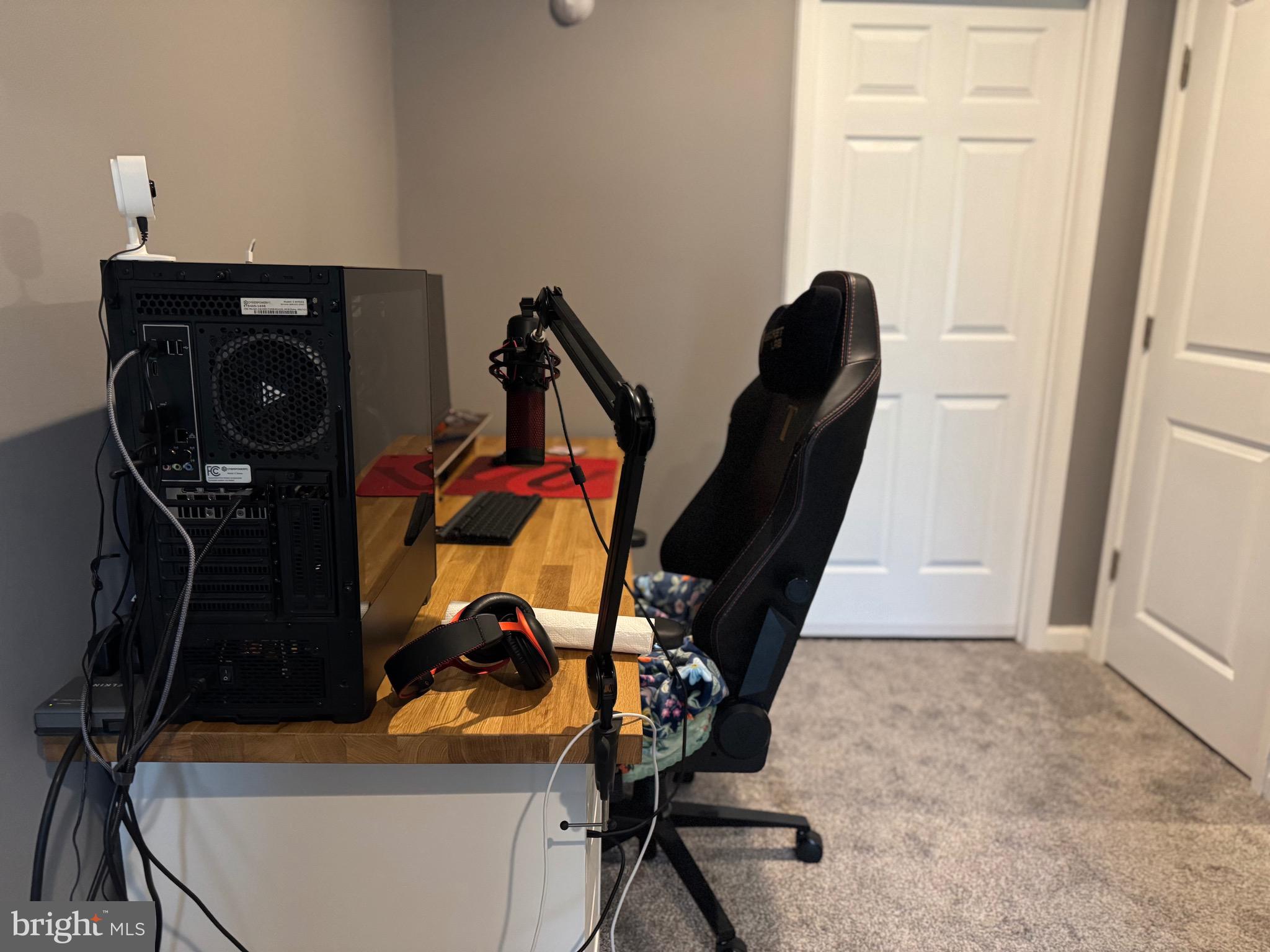 8937 Garrett Way Manassas, VA 20112 - Photo 60 of 66 a view of a room with gym equipment