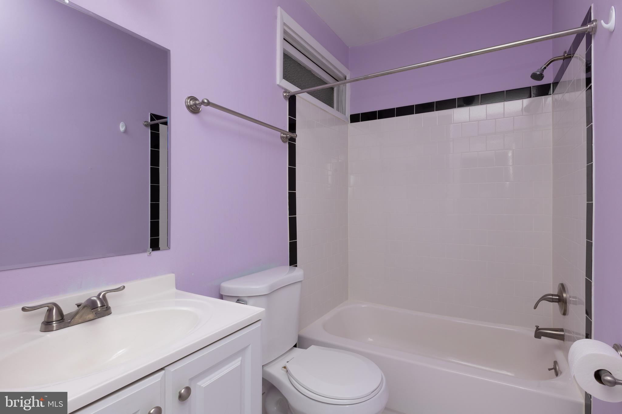 3659 Chestnut Avenue Baltimore, MD 21211 - Photo 11 of 20 Hall bath